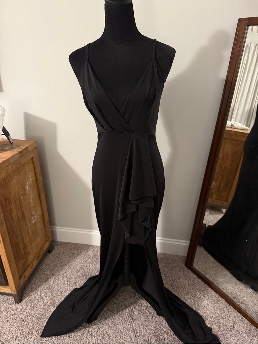 Black Sleeveless V-Neck Evening Gown